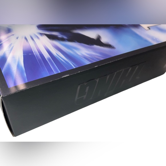 NECA The Thing SDCC Lenticular Cover & The Thing MacReady Outpost 31 7" Figures - Picture 15 of 16